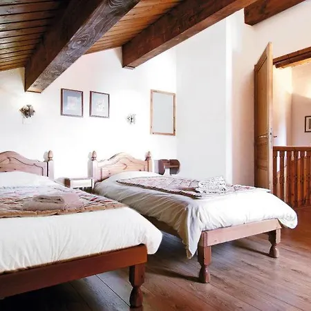 Holiday home Sleeps 8 Wifi T654630 *